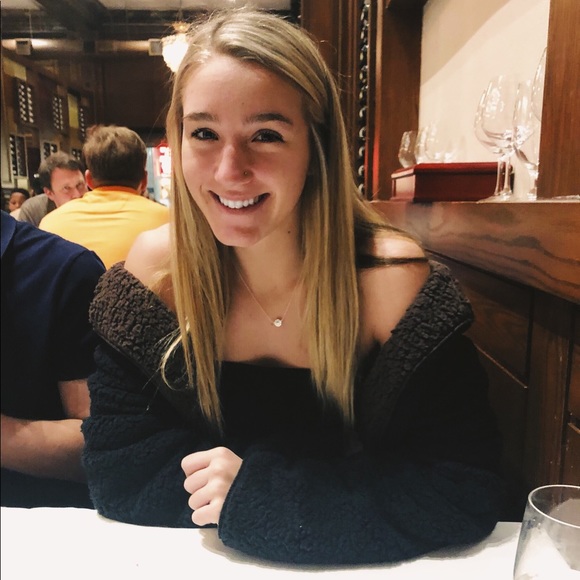 Meet your Posher, Emileigh - Picture 2 of 4